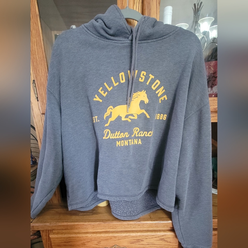 Wrangler crop Yellowstone Sweatshirt